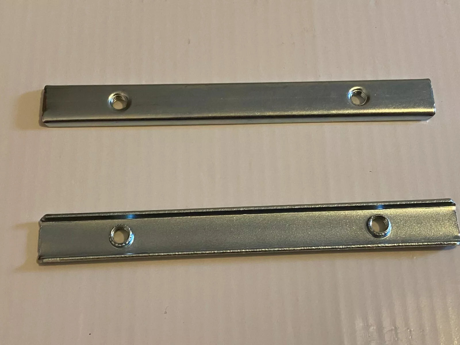 IKEA 112567 konektor za klizna vrata za PAX HASVIK, cink.