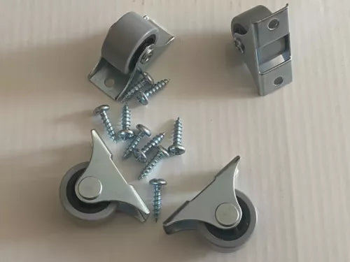 Duas rodas fixas IKEA 111402 com placa e parafusos auto-roscantes.